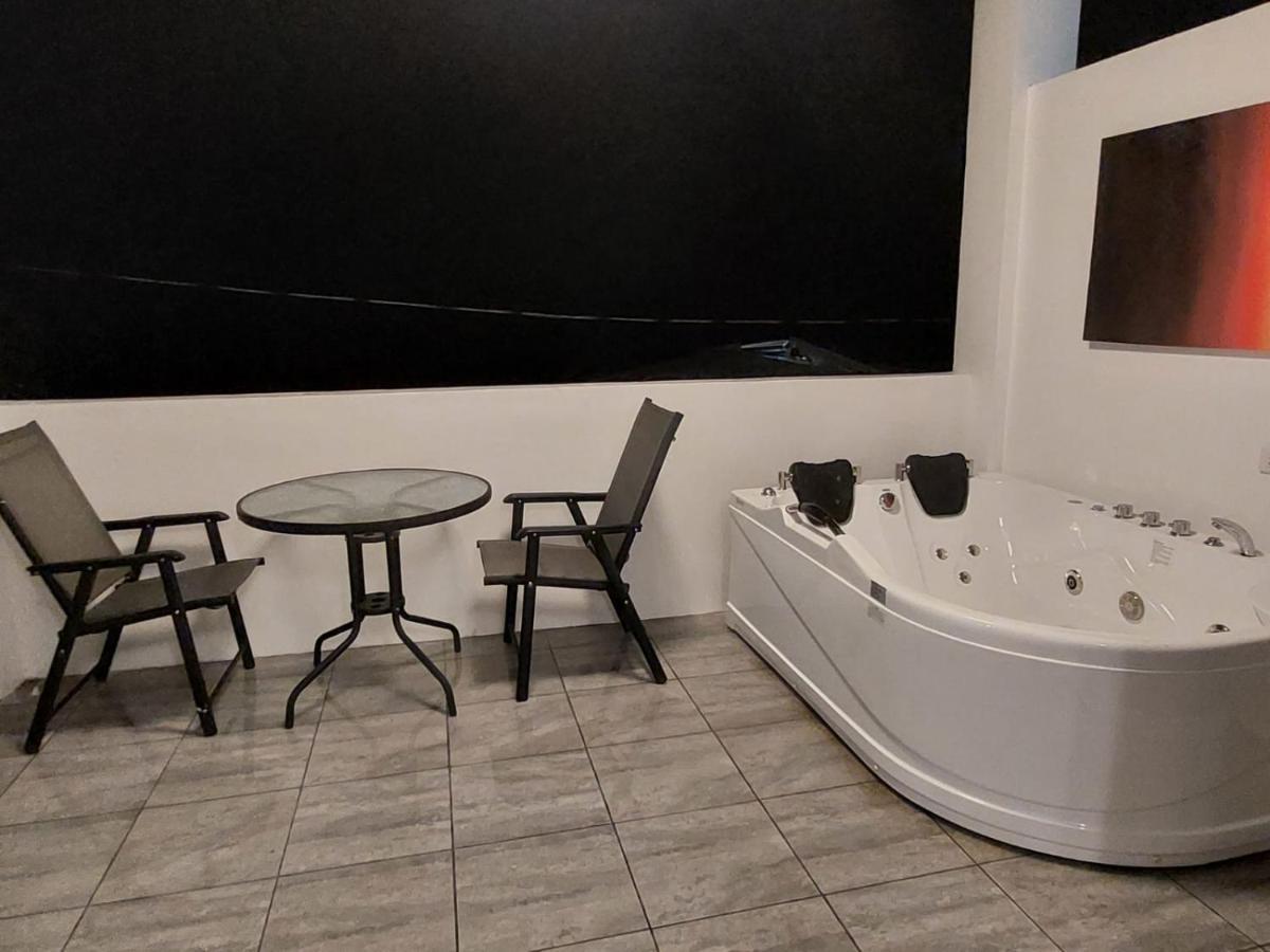 Bonsai Jacuzzi Suites Đảo Đảo Panglao Ngoại thất bức ảnh