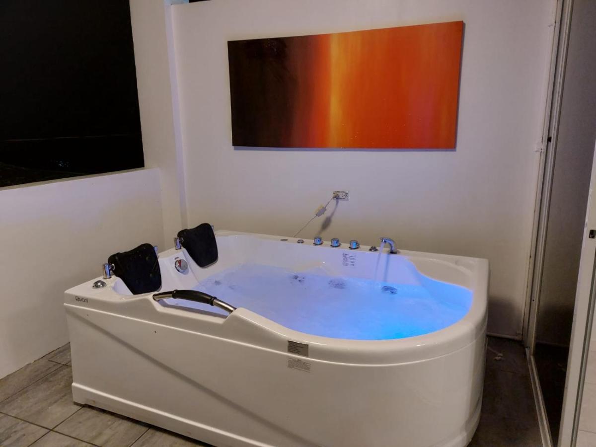 Bonsai Jacuzzi Suites Đảo Đảo Panglao Ngoại thất bức ảnh