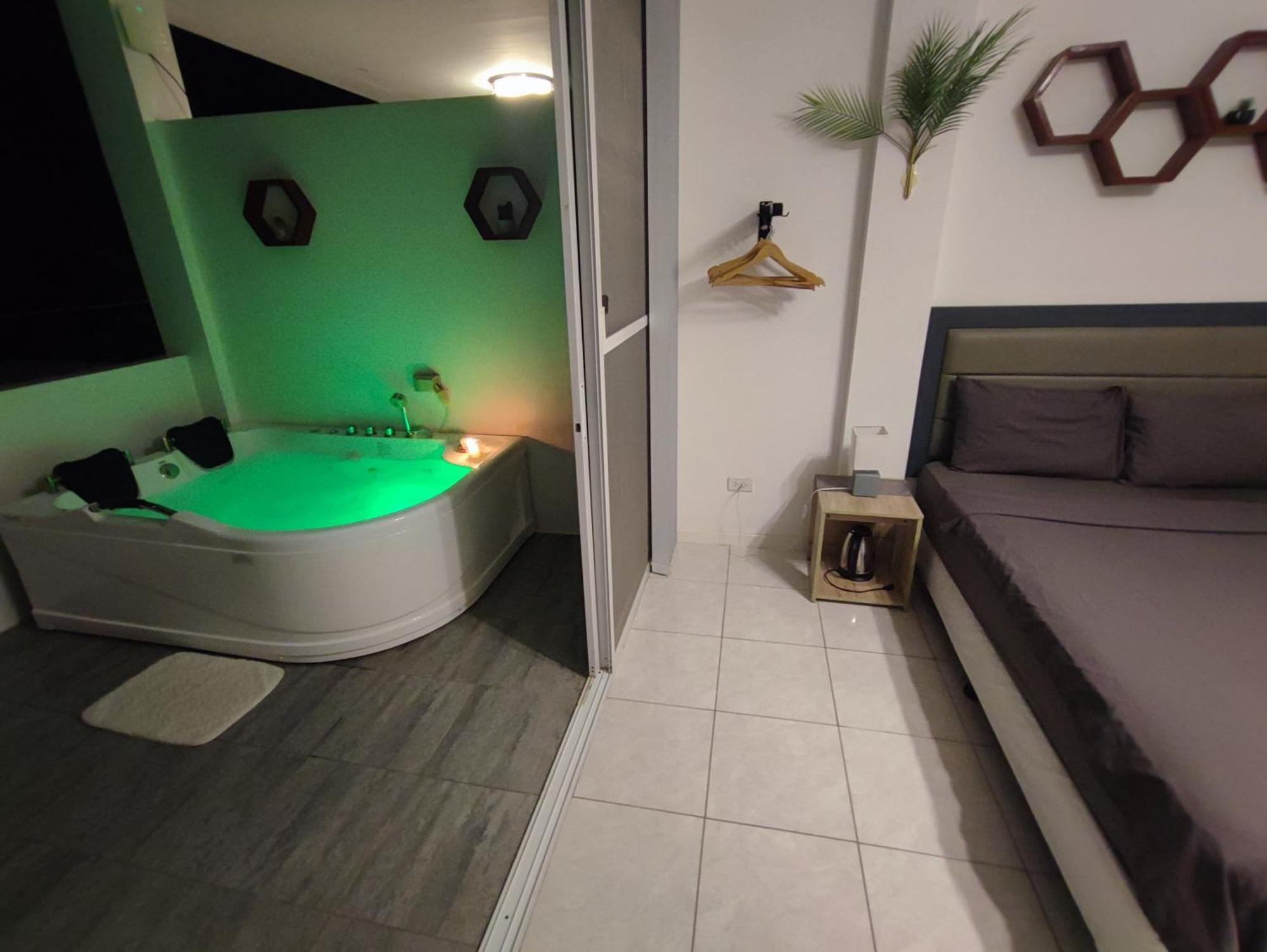 Bonsai Jacuzzi Suites Đảo Đảo Panglao Ngoại thất bức ảnh