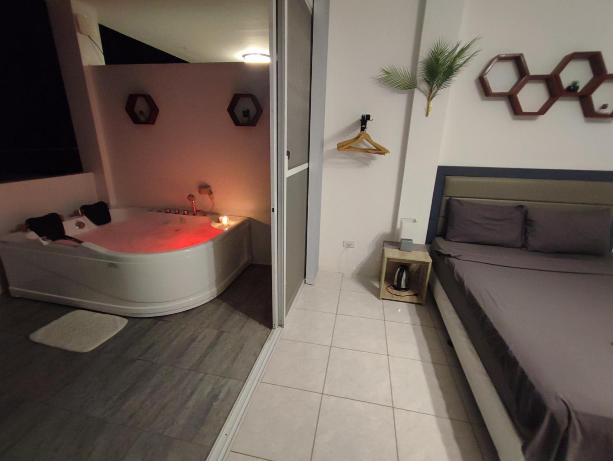 Bonsai Jacuzzi Suites Đảo Đảo Panglao Ngoại thất bức ảnh