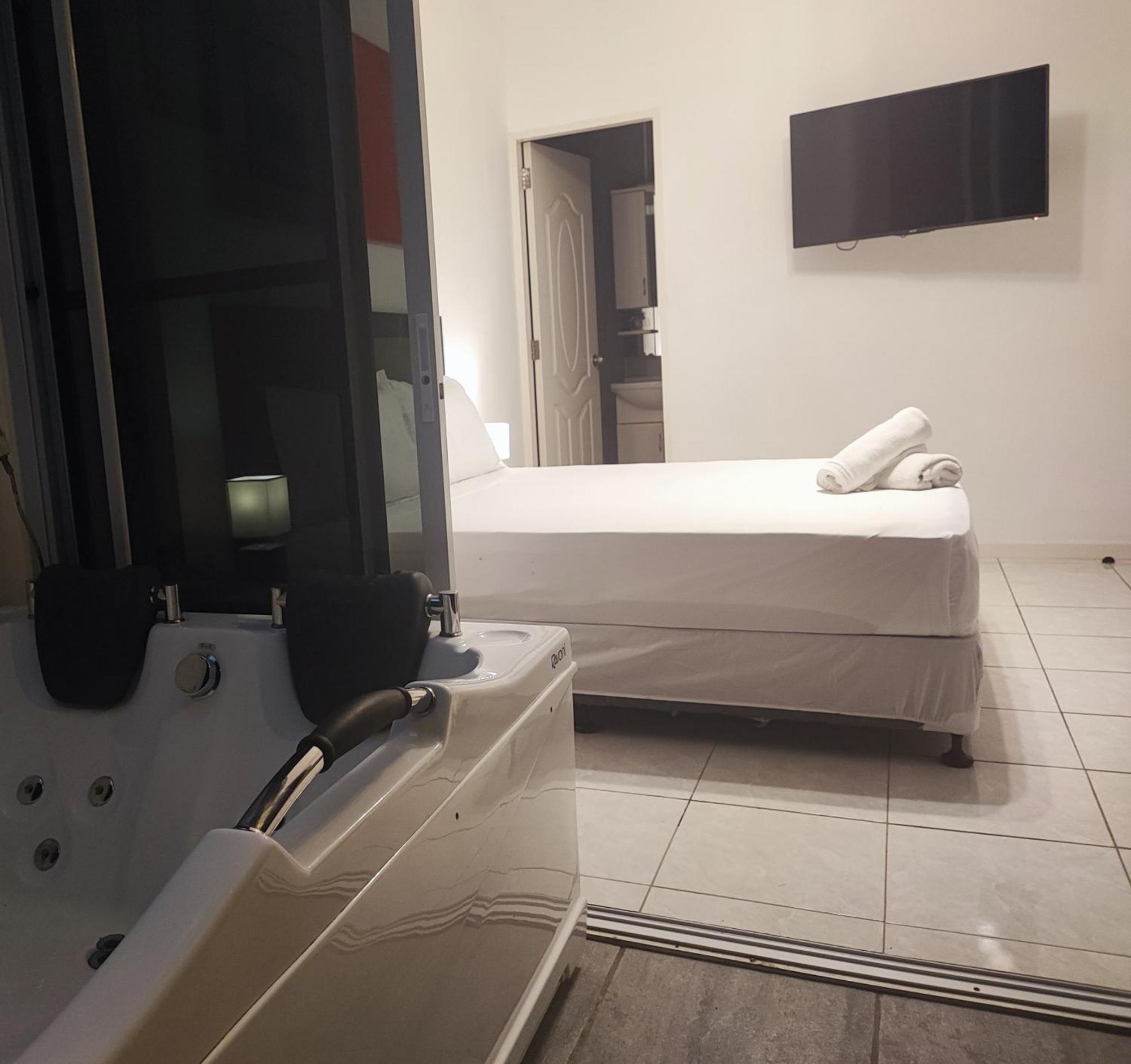 Bonsai Jacuzzi Suites Đảo Đảo Panglao Ngoại thất bức ảnh